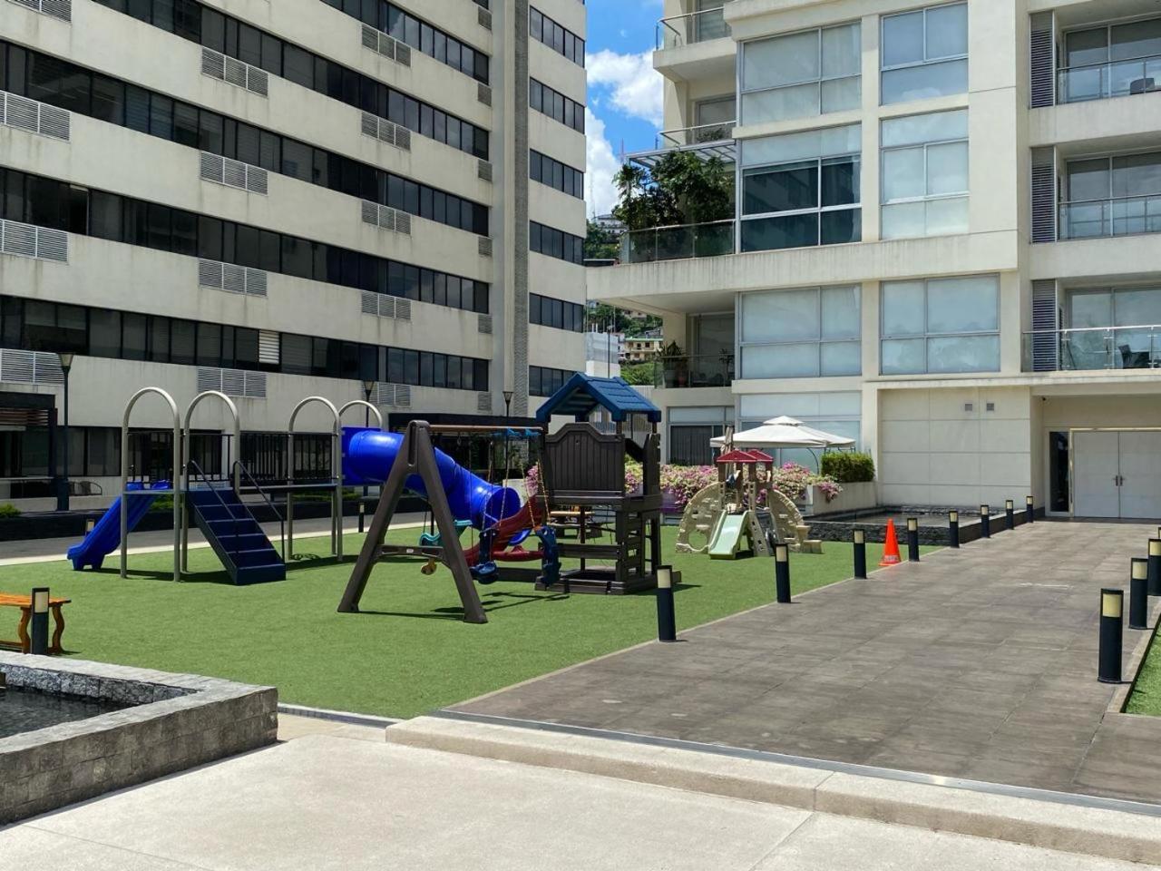 Puerto Santa Ana, Torres Bellini, 2 Dormitorios, Parqueo Guayaquil Buitenkant foto